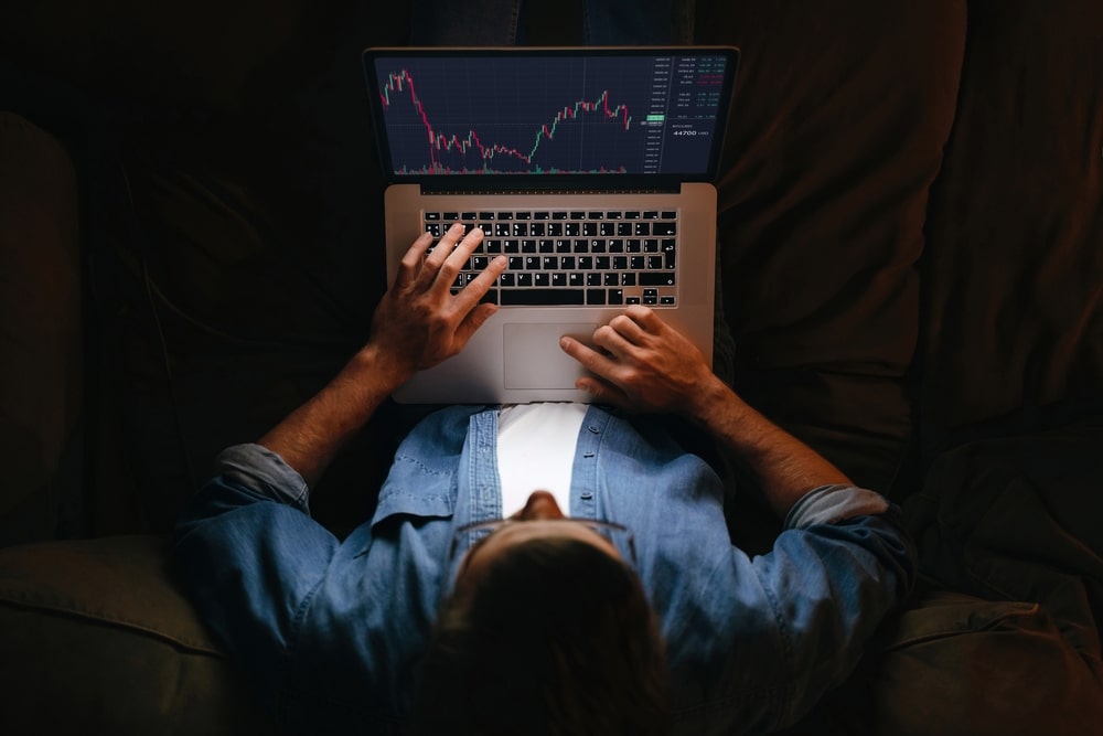 Young,Business,Man,Trader,Analyst,Looking,At,Laptop,Monitor,On